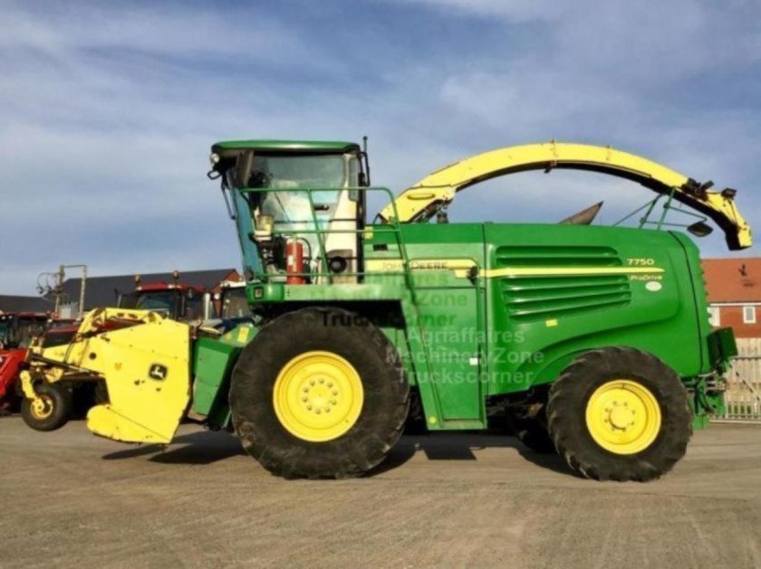 Кормоуборочный комбайн John Deere