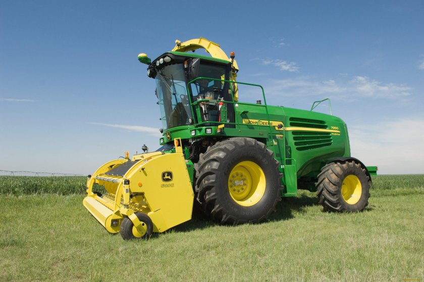 Кормоуборочный комбайн John Deere