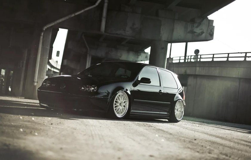 Volkswagen Golf 2 GTI stance