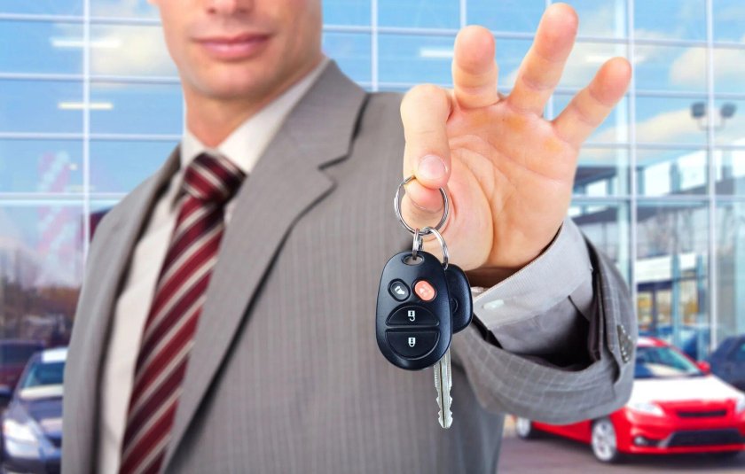 Человек с ключами от машины