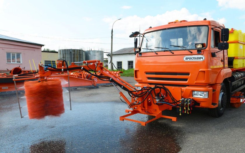 Щетка для мойки барьерных ограждений на КАМАЗ