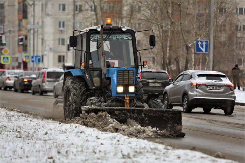 Уборка снега на дорогах