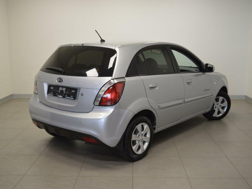 Киа Рио 2010 года