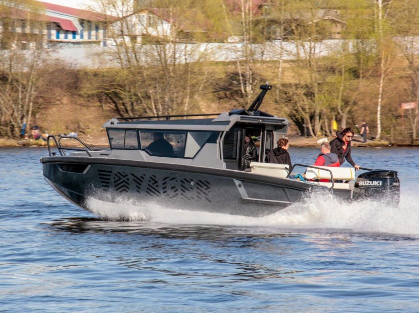 Катер Voyager 800 Cabin