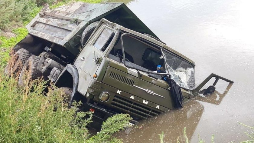 КАМАЗ 5320 по грязи