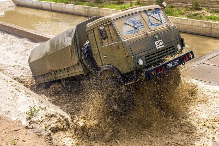 КАМАЗ 4310 В грязи