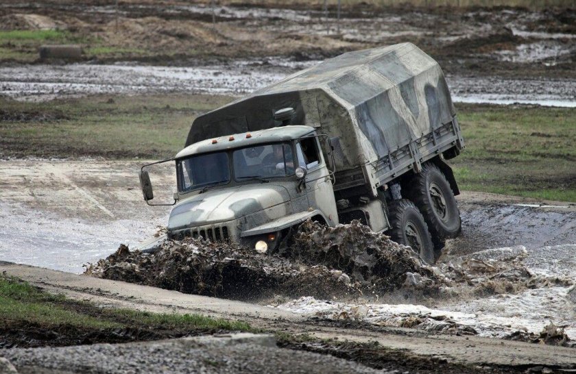Урал 4320 в грязи