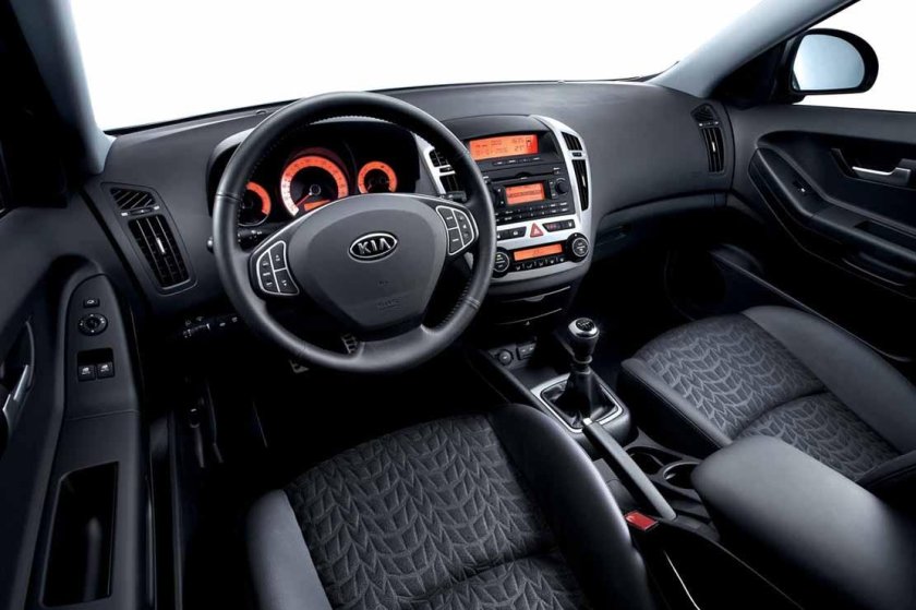 Кия СИД 2008 салон