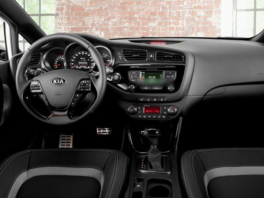 Кия СИД хэтчбек 2013 салон