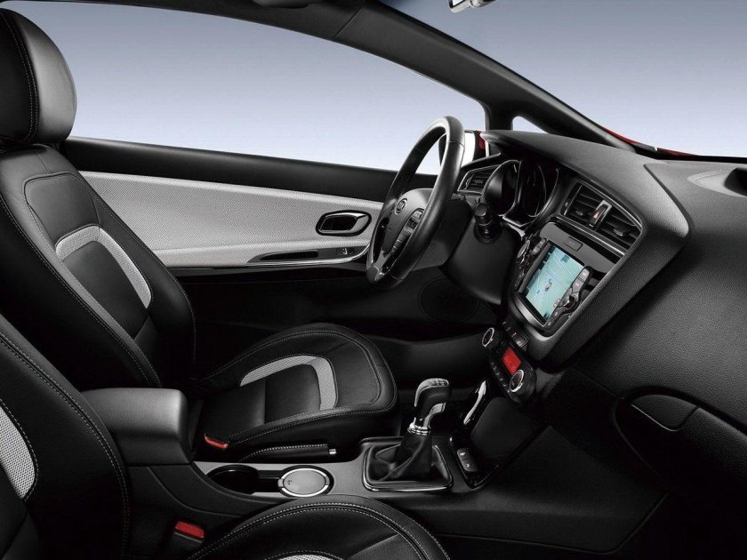 Kia Ceed черный салон