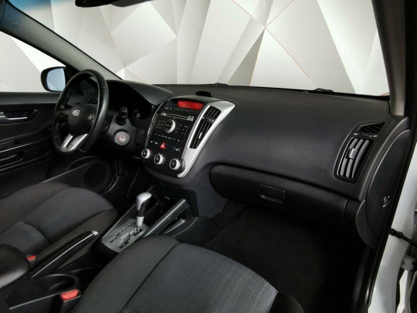 Kia Ceed 2010 черный потолок