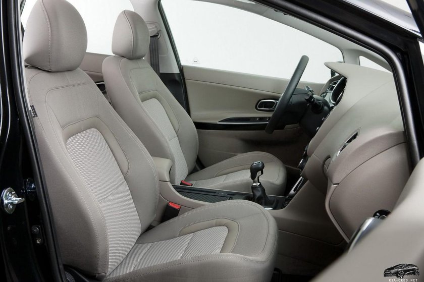 Киа СИД 2012 хэтчбек салон