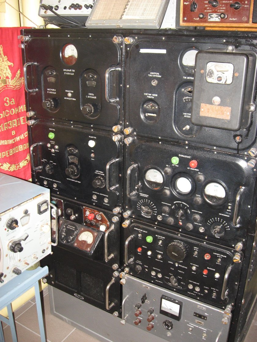 Курсовой радиомаяк КРМ