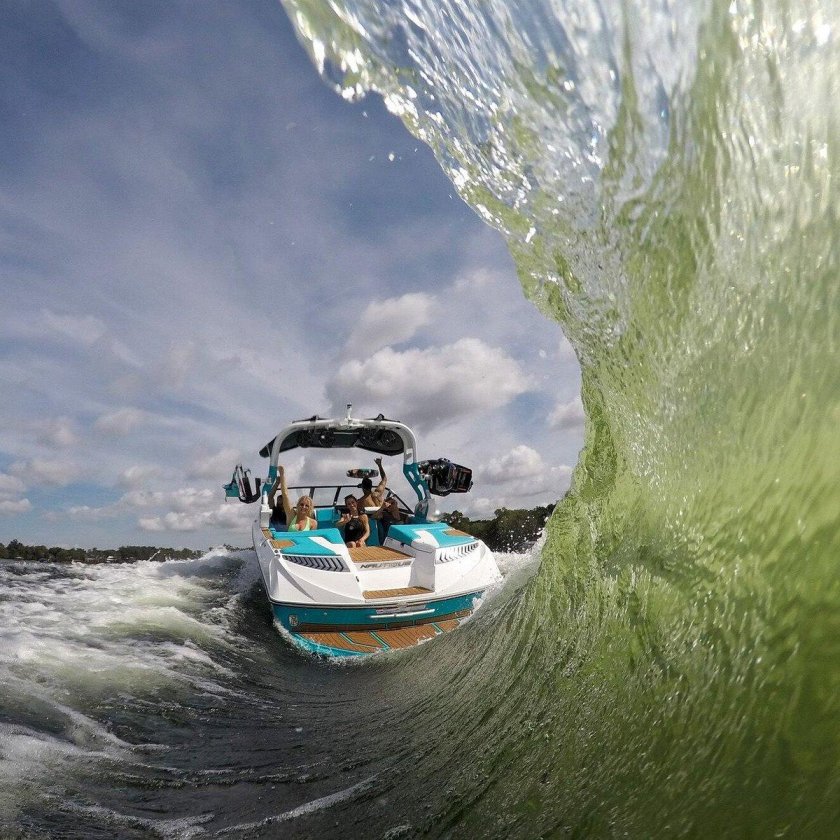 Волны от катера