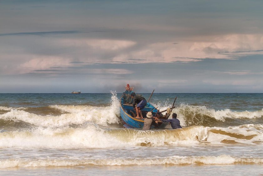 Лодка в шторм