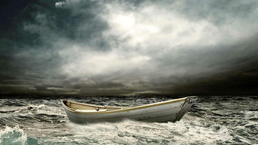 Лодка в море