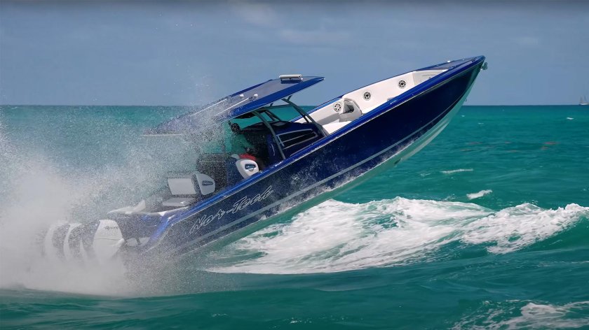 Мощный катер