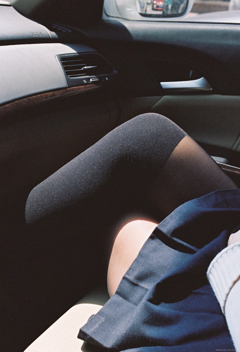 Женские ножки в авто
