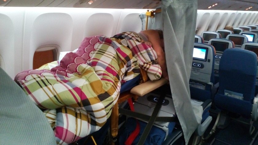 Носилки в самолете