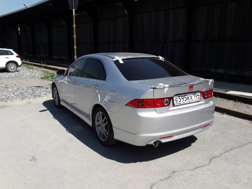Лип спойлер Honda Accord 7