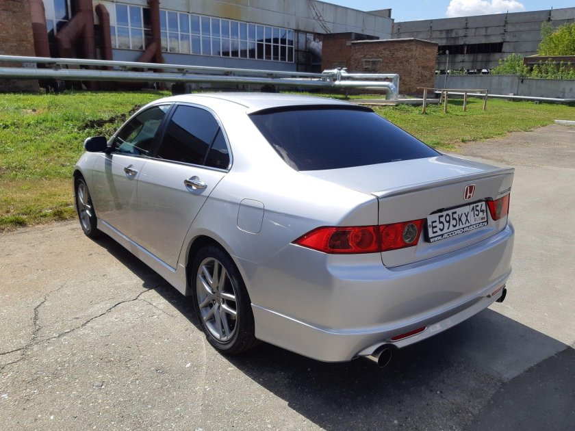 Лип спойлер Хонда Аккорд 7