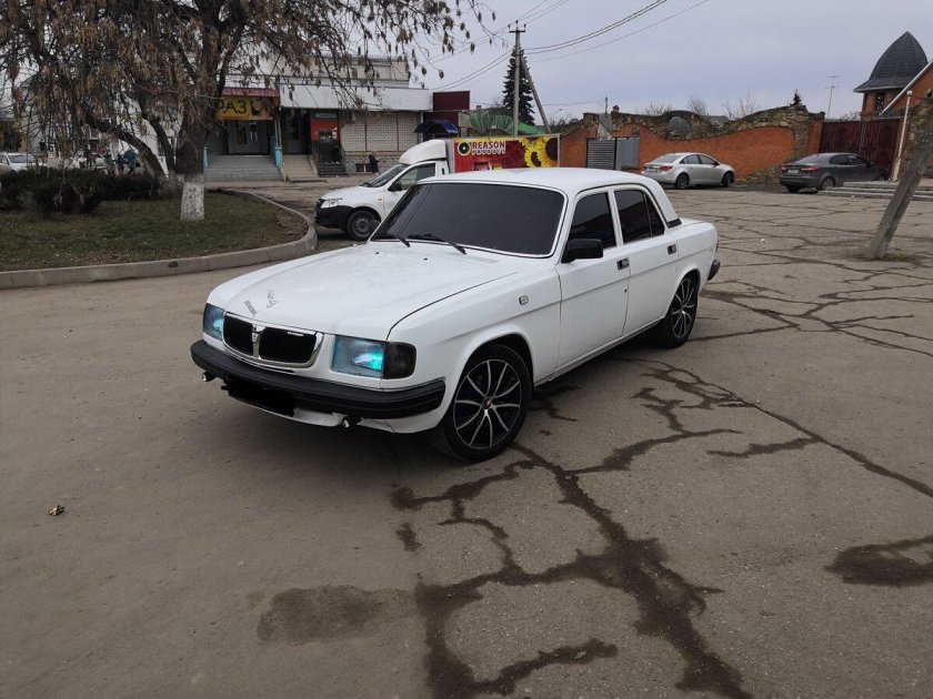 ГАЗ 3110 белая на литье