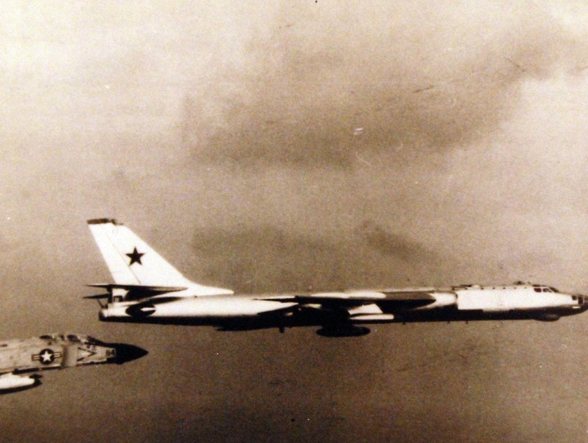 Ту-16 бомбардировщик