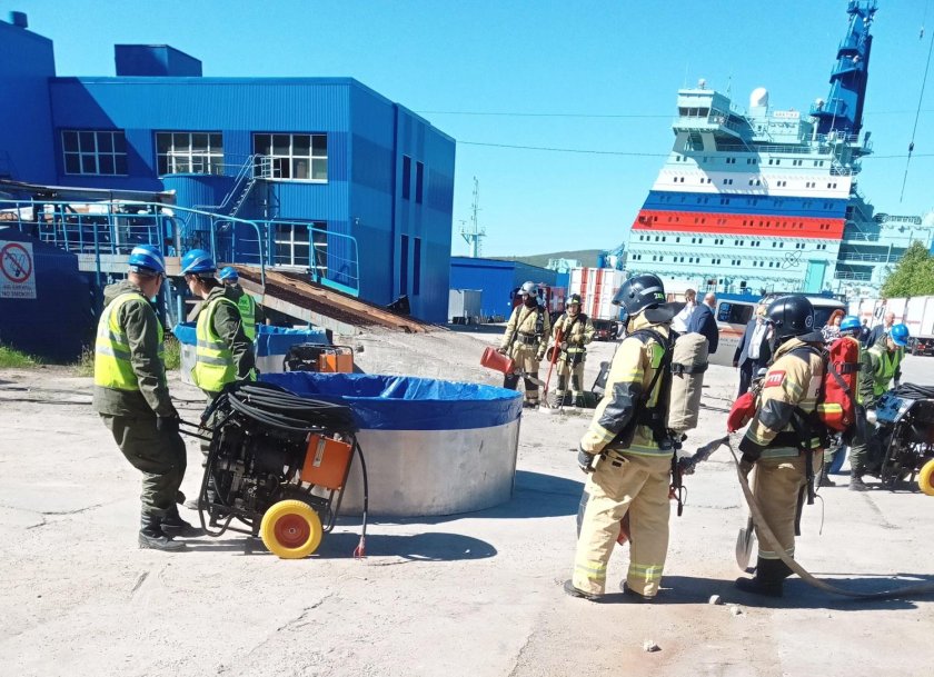 Ликвидация разлива нефтепродуктов на воде