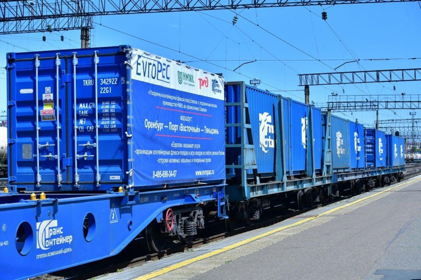 Поезд с контейнерами