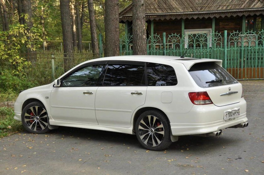 Хонда Авансир белая