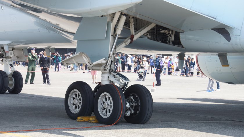Пневматик колеса самолета