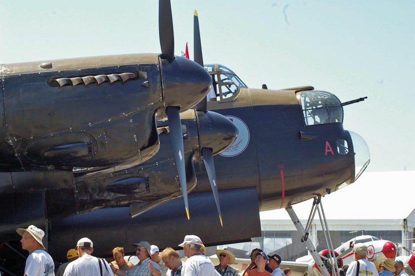 Ланкастер бомбардировщик