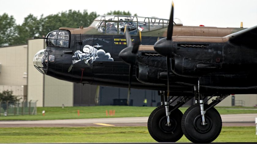 Самолет Авро Ланкастер