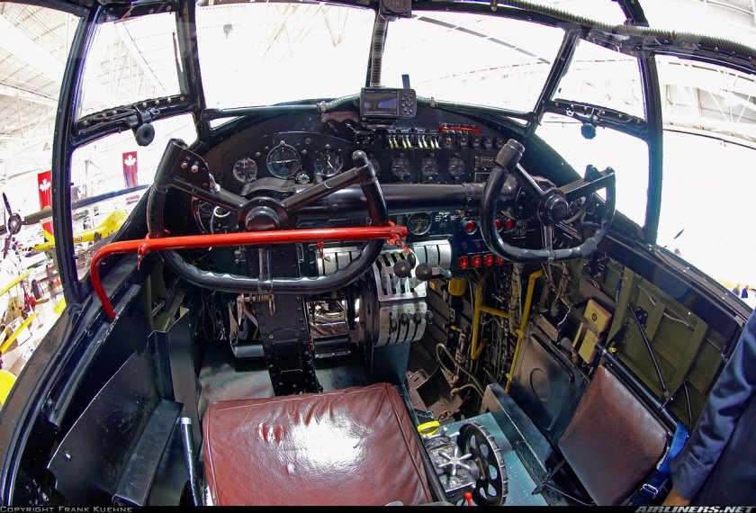 Avro Lancaster кабина