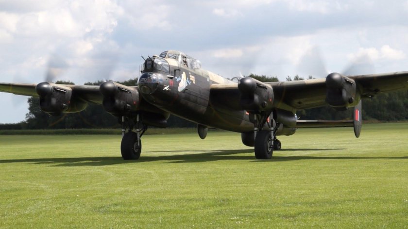 Ланкастер бомбардировщик