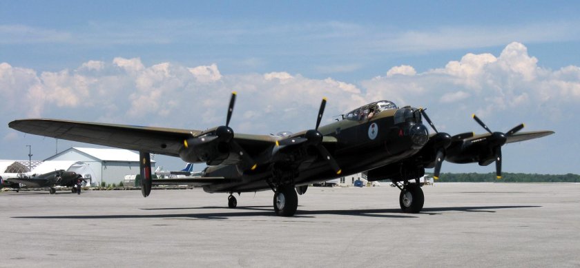 Ланкастер бомбардировщик