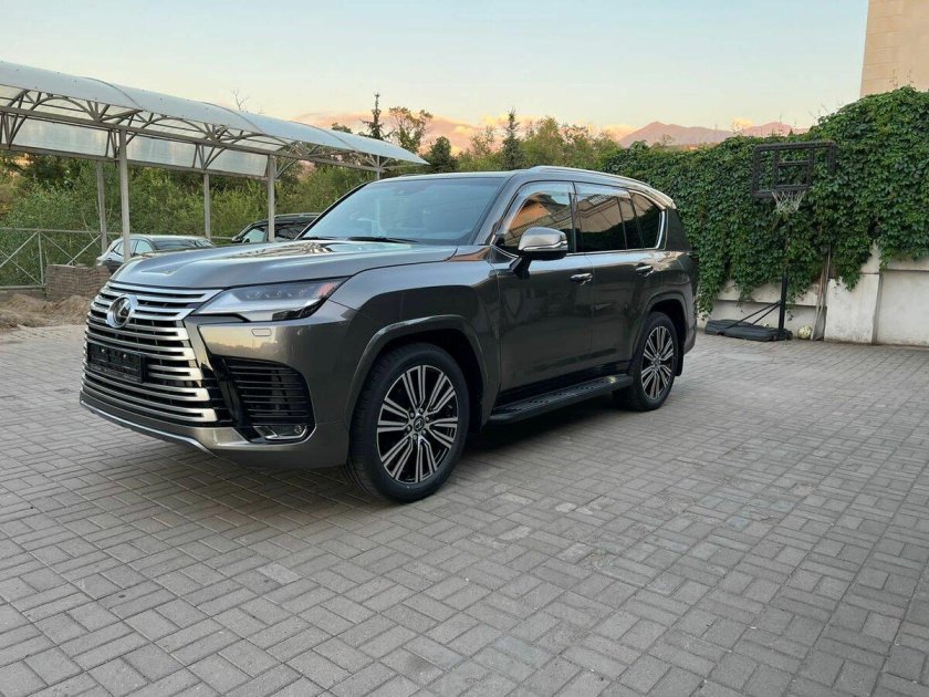 Лексус ЛХ 600 2022