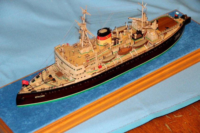 Ледокол Красин модель