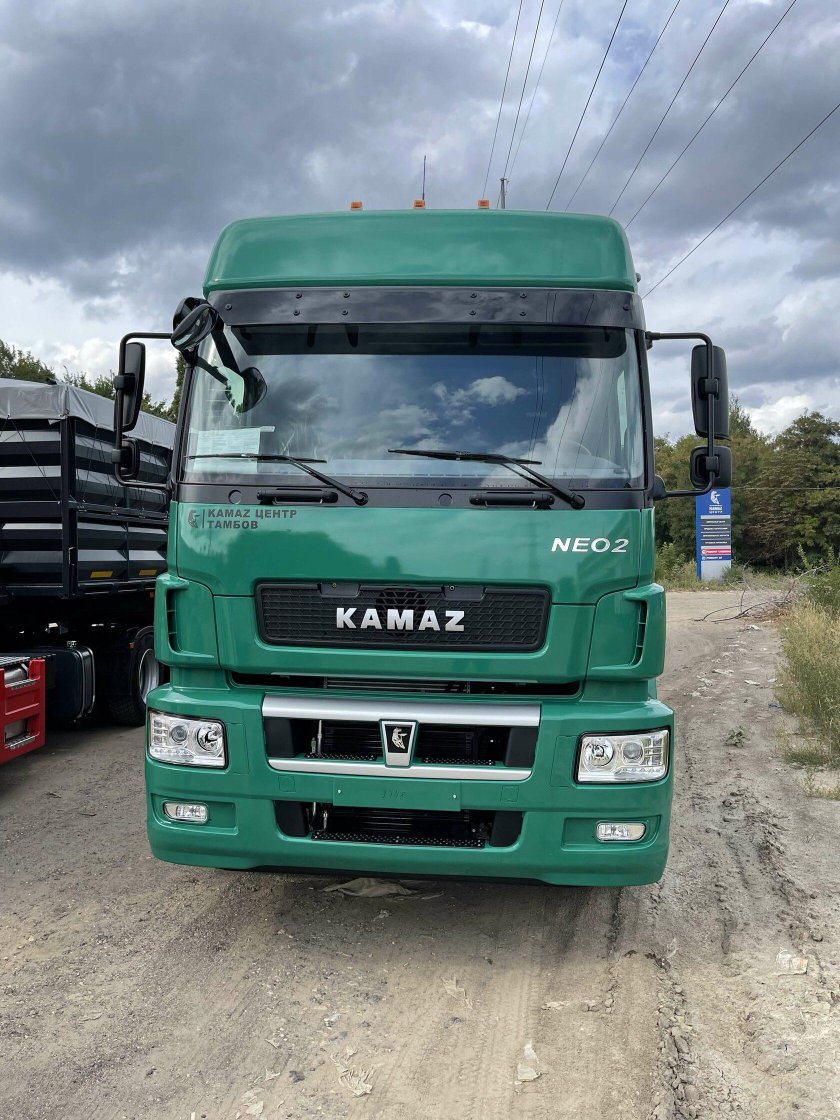 КАМАЗ 5490 зеленый