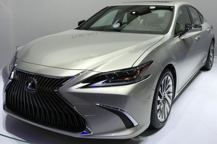 Lexus es xv70