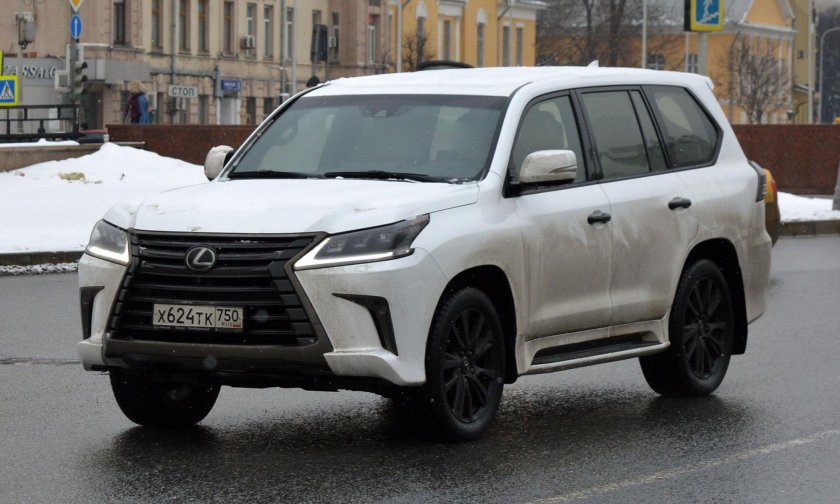 Lexus LX 750