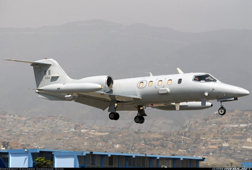 Learjet 24 самолет