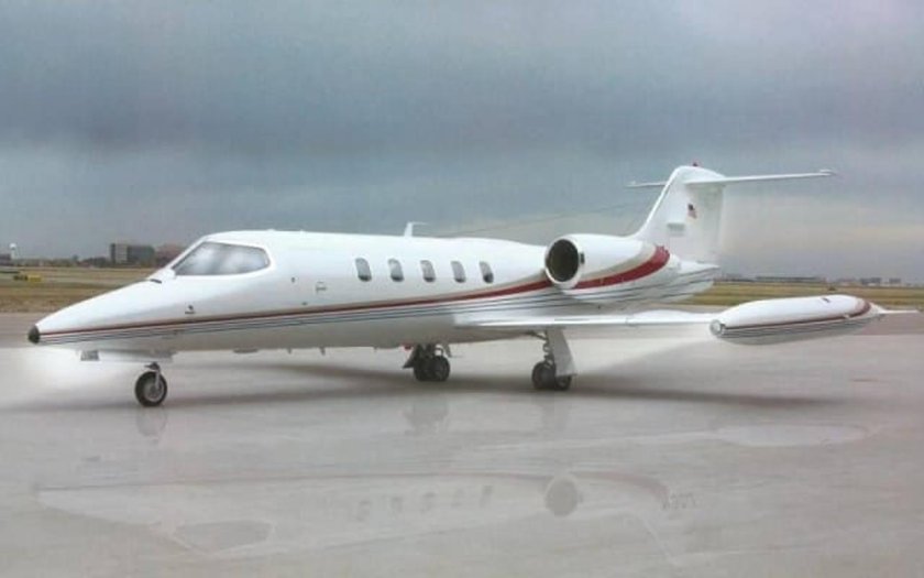 Самолет Learjet 35