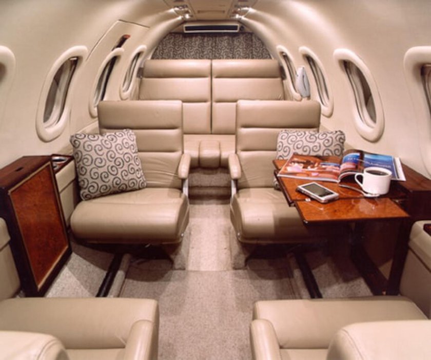 Самолет Learjet 35