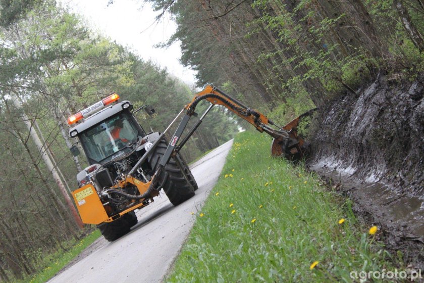 Каналоочиститель на базе трактора