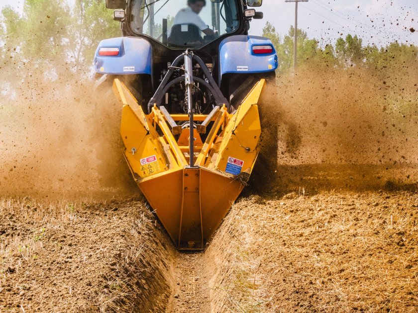 Канавокопатель ЛКН-600