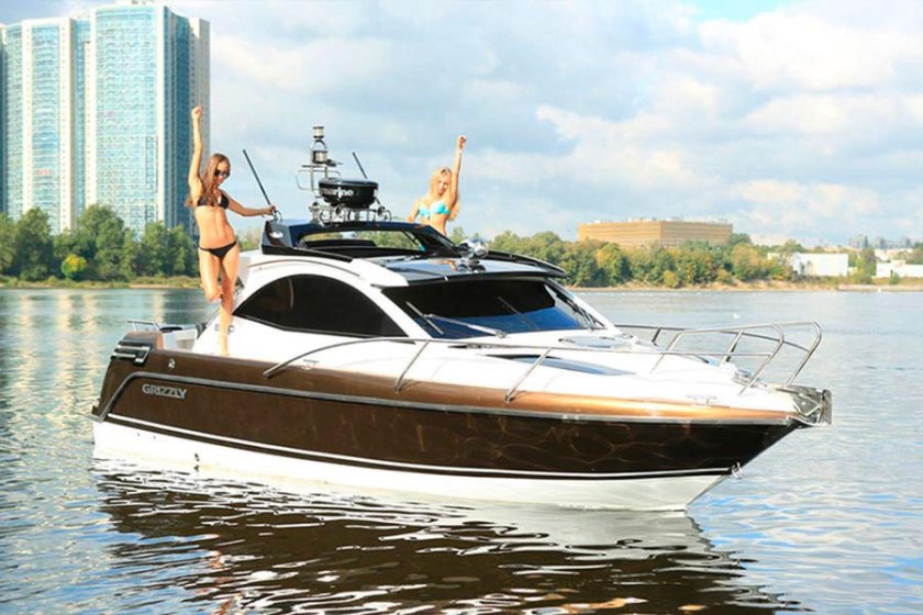 Катер Гризли 820