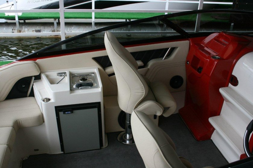 Катер Магниф 270