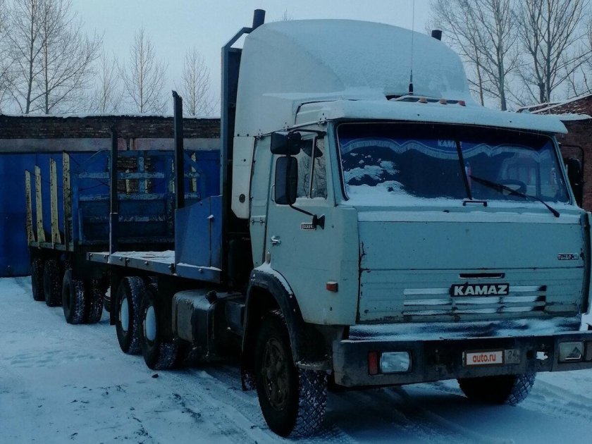 КАМАЗ 53215 бортовой серый