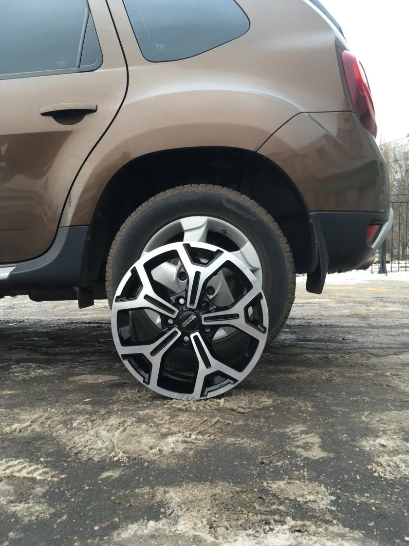 Литые диски на Рено Дастер r17